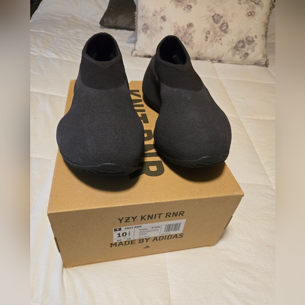 YZY knit RNR by Adidas